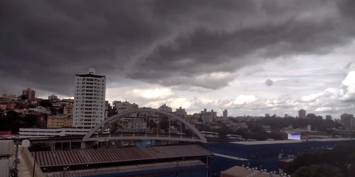 BH tem previsão de chuva forte e rajadas de vento até domingo (Maurício Vieira / Hoje em Dia)