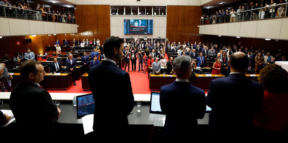 Sessão solene ocorreu nesta segunda-feira (Alexandre Netto)