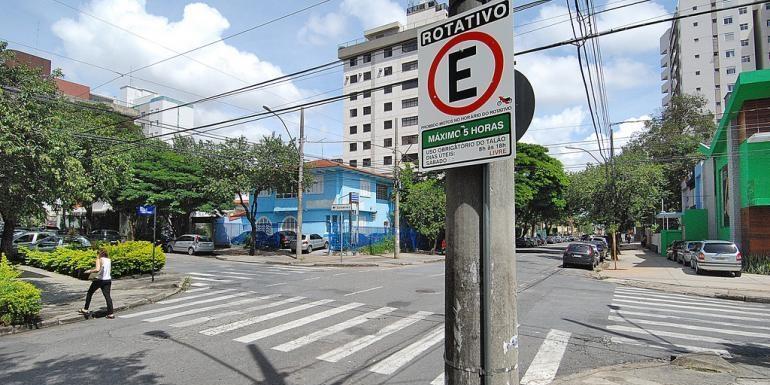 Quando respeitado o tempo de permanência máximo, as vagas físicas se transformam em 104.055 oportunidades de estacionamento (Divulgação/PBH)