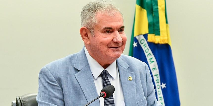 Angelo Coronel garantiu que ninguém precisa se preocupar porque pagamentos que sofrerem atrasos serão quitados retroativamente após a aprovação (Geraldo Magela/Agência Senado)