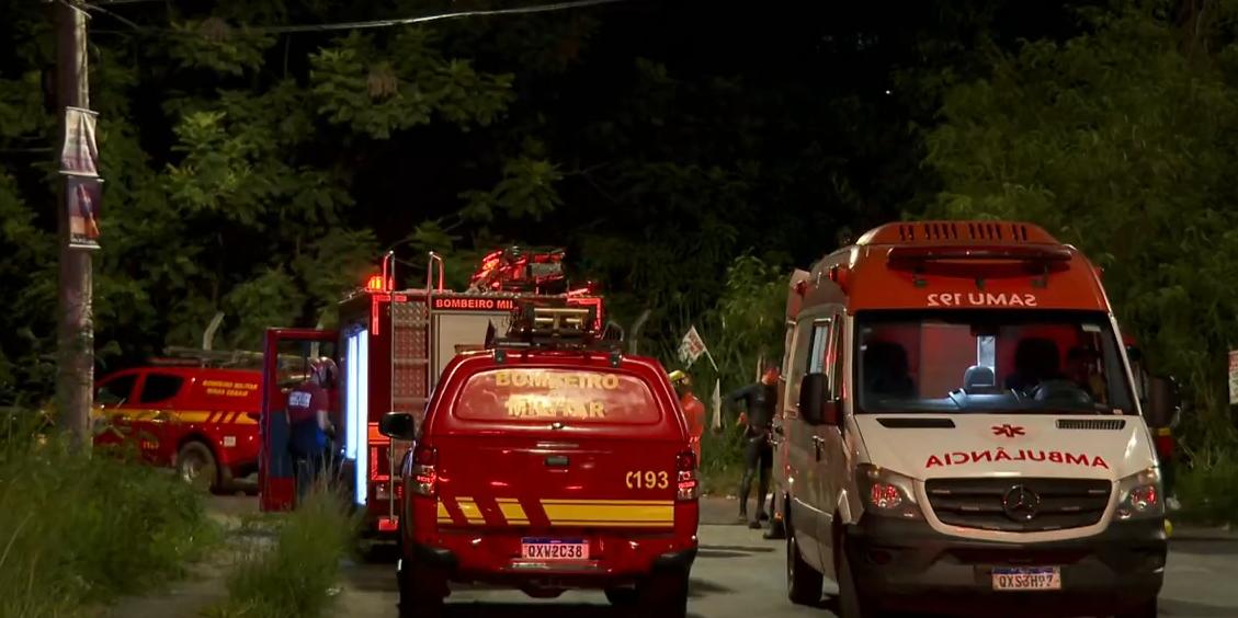 Bombeiros retiraram o corpo da vítima de dentro do carro, que estava submerso (Reprodução/TV Globo)