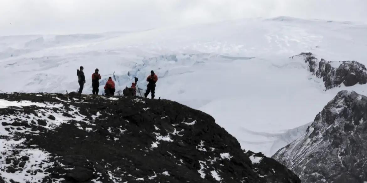 Veterano do programa Proantar, o geólogo Jefferson Cardia Simões se "aposenta" das viagens à Antártica - (Jefferson Cardia Simões/Arquivo pessoal)