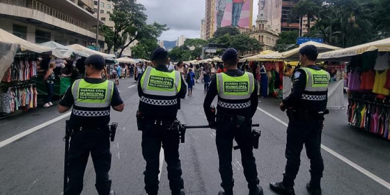 Agentes serão instruídos com relação à importância de manter um trato humanizado com toda a população (Divulgação / PBH)