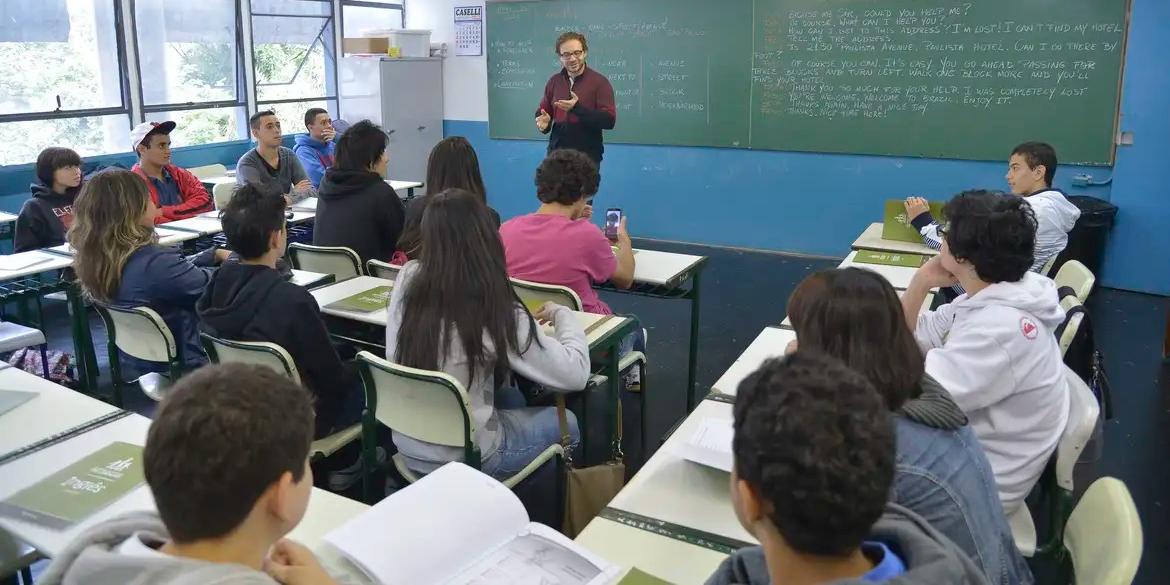 Penalidades previstas incluem desde advertência até a suspensão do credenciamento das escolas privadas junto ao Poder Público (Wilson Dias/Agência Brasil)