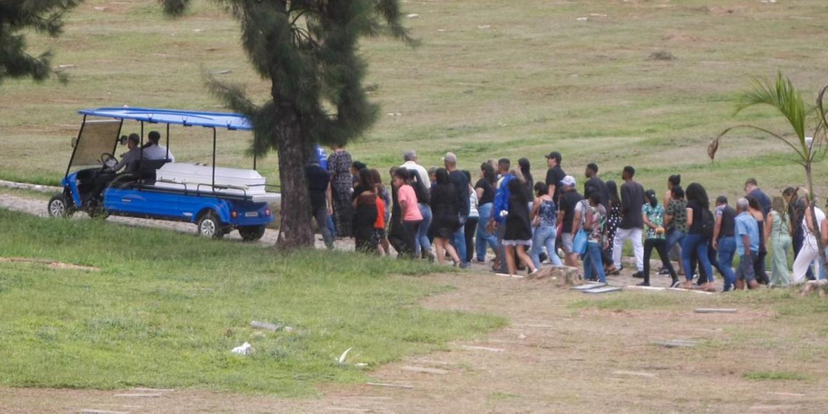 Sepultamento ocorreu na manhã desta quinta-feira na capital mineira (Fernando Michel)