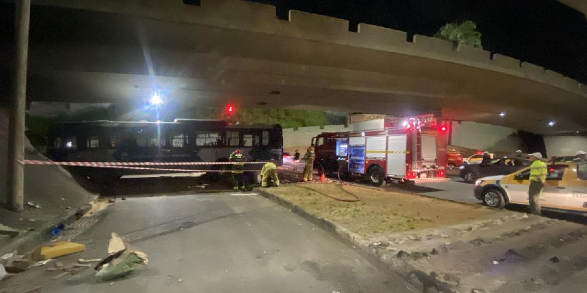 Acidente no Túnel da Lagoinha deixa feridos em BH (Divulgação / Corpo de Bombeiros)