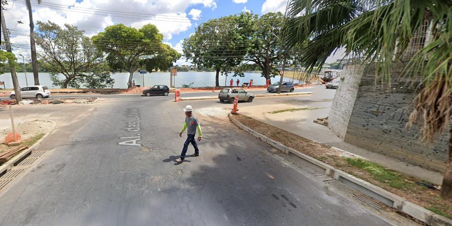 Interdição da via causou transtornos ao motoristas que precisavam transitar pelo local (Reprodução / Google Street View)