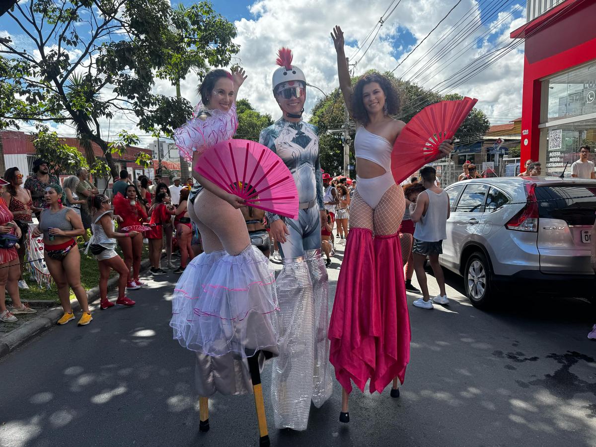 Foliões capricharam no look para cair na folia (Pedro Melo)