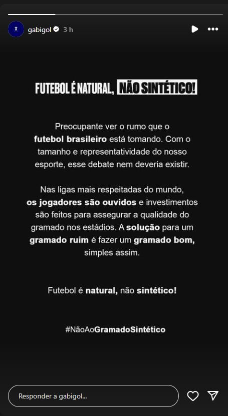 Craque usou as redes sociais para se posicionar na campanha contra o gramado sintético (Gabigol / redes sociais / reprodução)