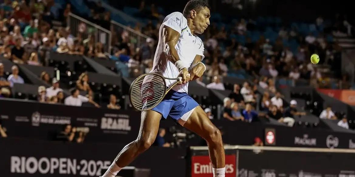 Thiago Monteiro avança às oitavas em dia de calor intenso no Rio Open (Reprodução / Instagram Thiago Monteiro)