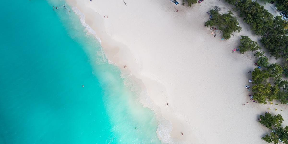 Mais uma vez viajantes do mundo todo elegeram Eagle Beach como a melhor praia do Caribe e a terceira melhor do mundo (Divulgação / Aruba)