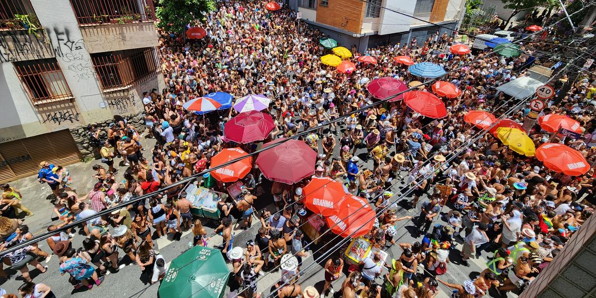 Bloco Mamá na Vaca arrasta foliões pelas ruas do Santo Antônio (Maurício Vieira / Hoje em Dia)