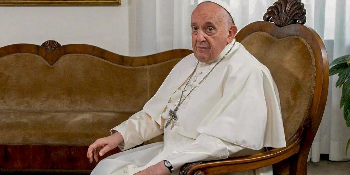 Vaticano anunciou que iniciará a realização de orações noturnas pela saúde do Papa Francisco, na Praça de São Pedro, às 17h (de Brasília) nesta segunda-feira (24) (Vatican Media)