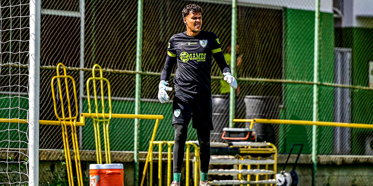 Atlético repudia ofensas a Matheus Mendes, emprestado ao América (Mourão Panda / América)