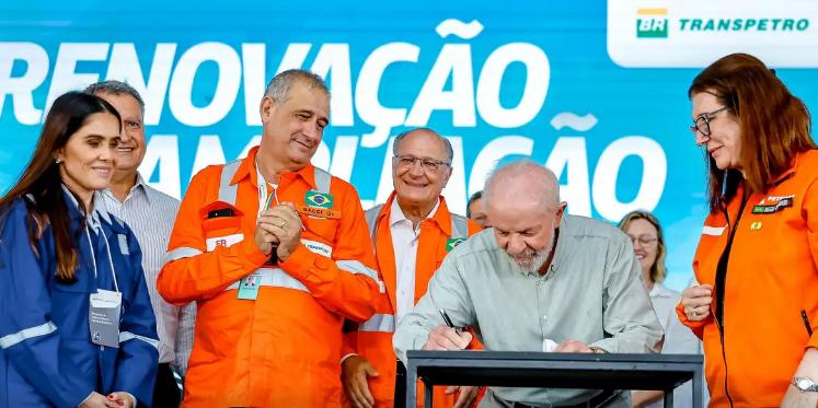 Lula participou da cerimônia de assinatura de contrato da Transpetro, subsidiária da Petrobras, com o consórcio formado pelos estaleiros Rio Grande e Mac Laren (Ricardo Stuckert / PR)