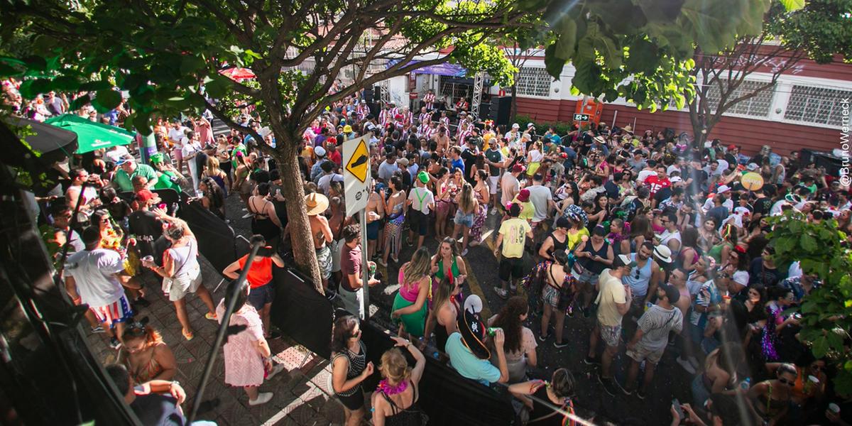 Carnaval de Belo Horizonte conta também com festas em bares, restaurantes e casas noturnas (Bruno werneck)