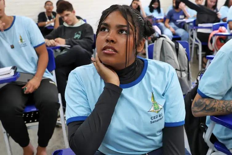 A aluna da escola CED619 de Samambaia, Aline Rocha Soares (Antônio Cruz/Agência Brasil)