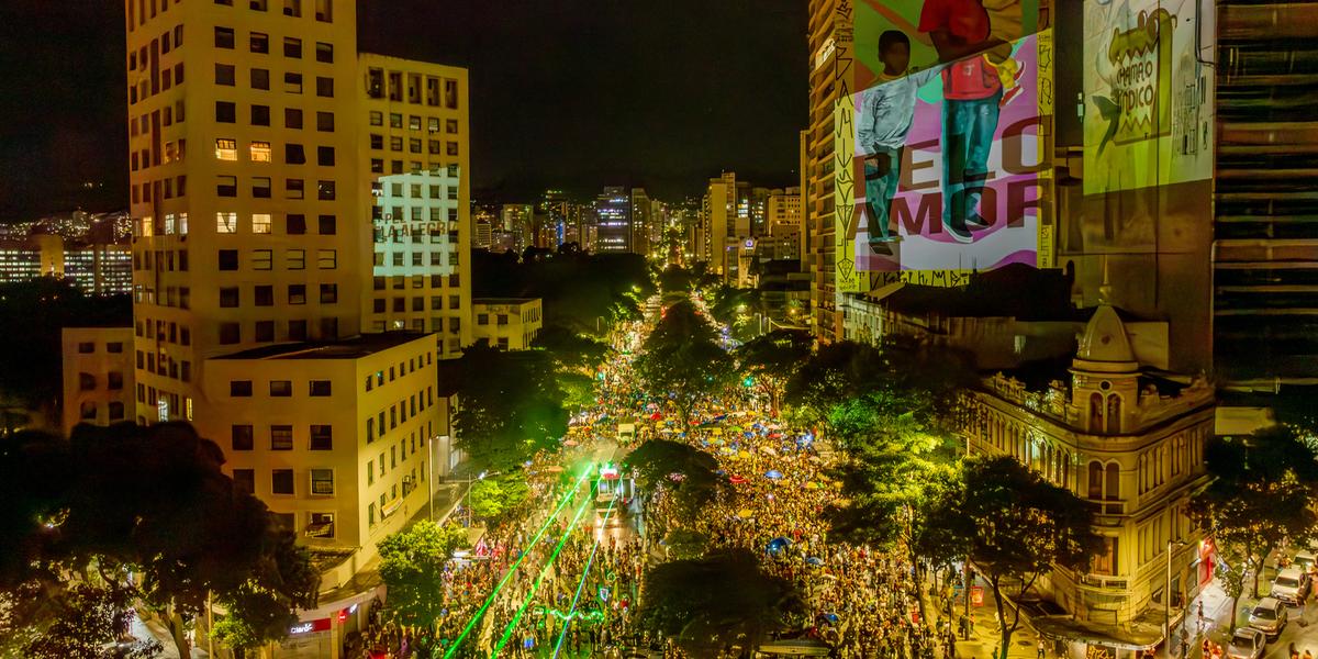 No ano passado, bloco arrastou multidão para as ruas do Centro de BH (Netun/Divulgação)