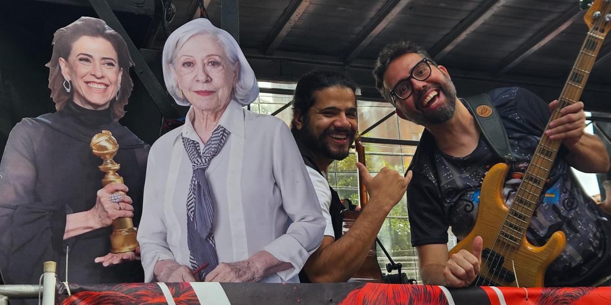 Unidos da Estrela da Morte colocou bonecos de mãe e filha, em tamanho real, no trio elétrico (Ana Paula Lima)