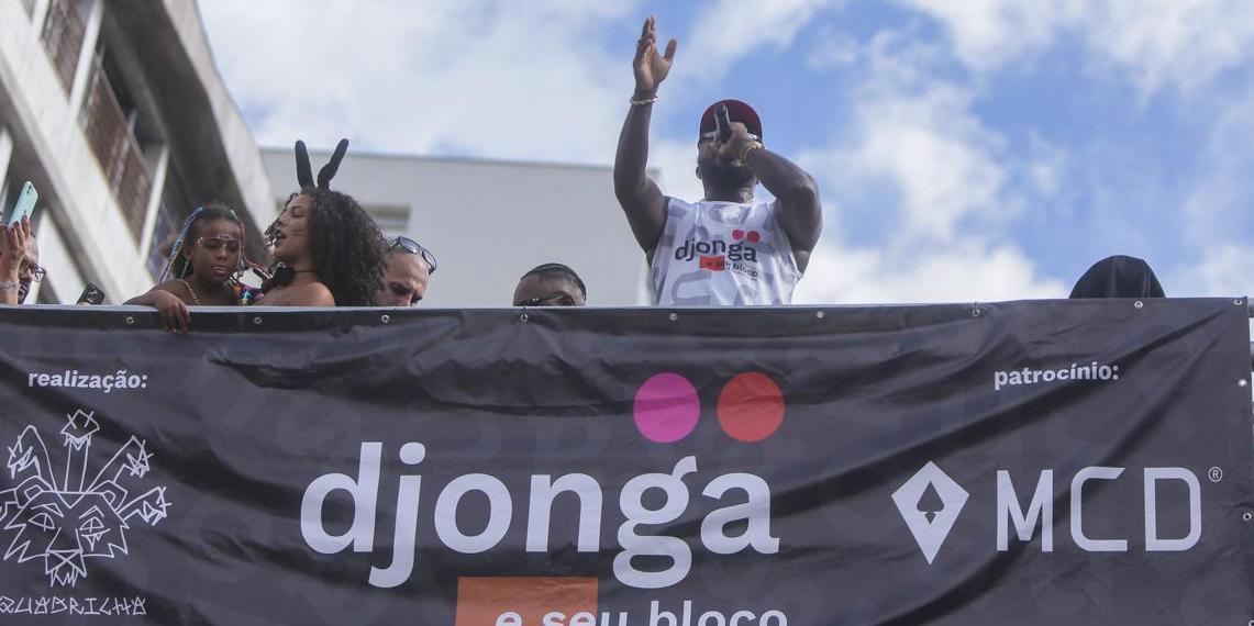 Djonga puxando o próprio bloco no Carnaval em BH (Fernando Michel / Hoje em Dia)