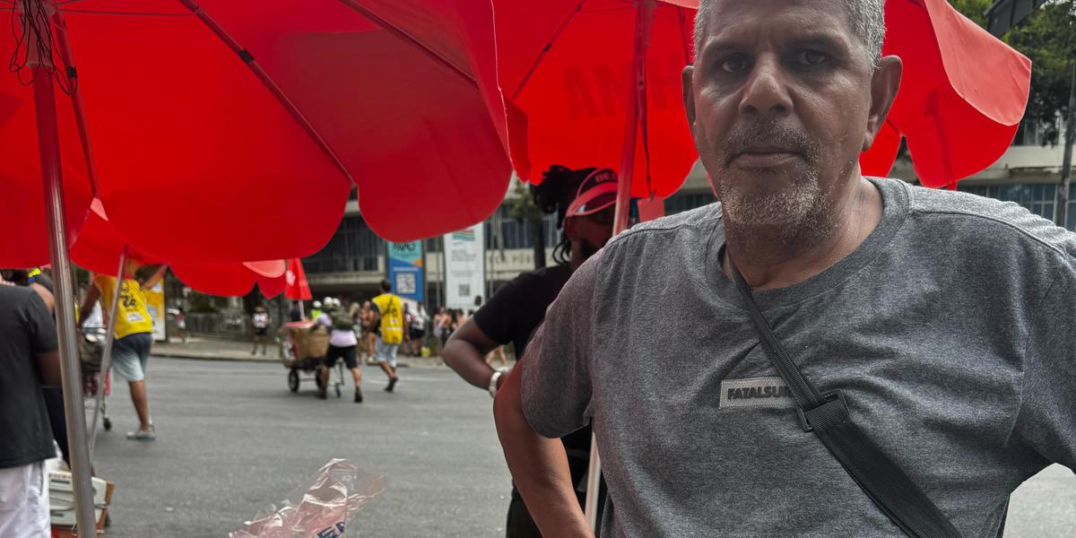 Ambulantes reclamam de queda nas vendas durante o Carnaval de BH 