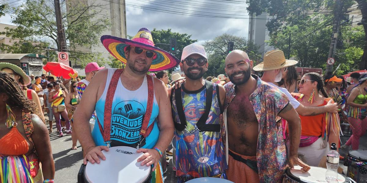 Integrantes da bateria do bloco Juventude Bronzeada (Bernardo Haddad / Hoje em Dia)