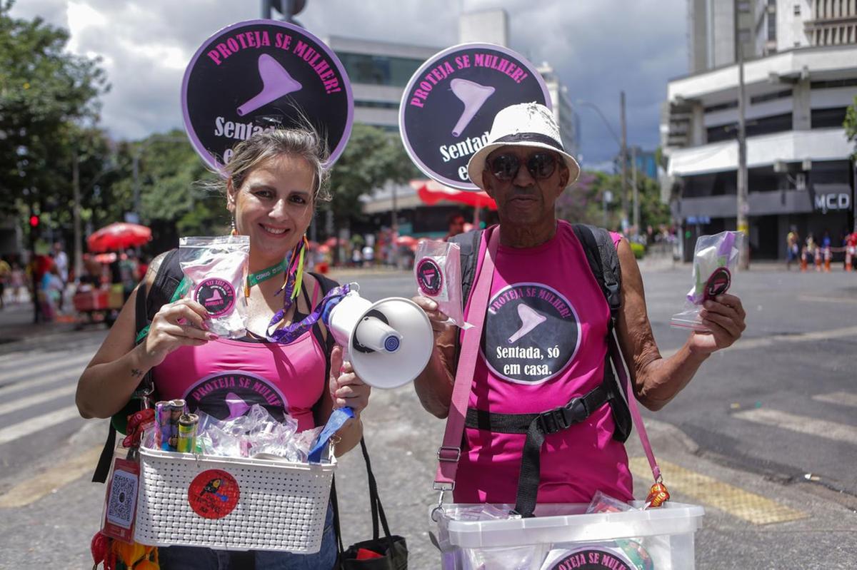 Silvia e Maurício comercializam pipizito no Carnaval de BH (Fernando Michel / Hoje em Dia)