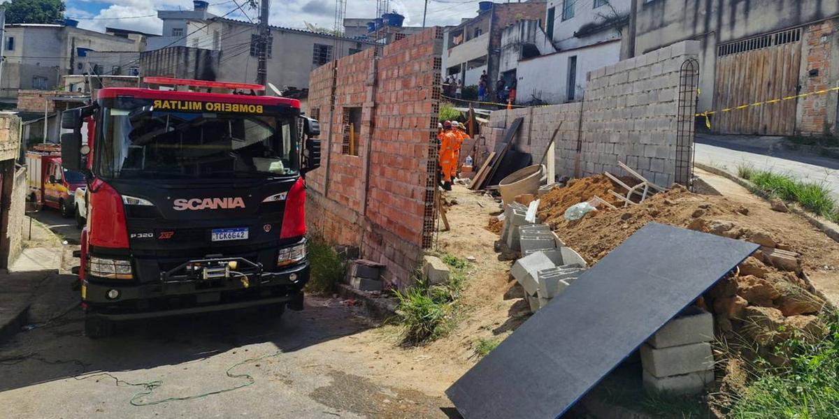 Homem foi soterrado enquanto trabalhava em obra em Contagem (Divulgação / CBMMG)