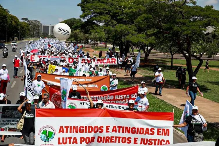 Movimento dos Atingidos por Barragens foi às ruas pedir justiça para as vítimas da tragédia de Mariana (Marcelo Aguilar/MAB/Divulgação)