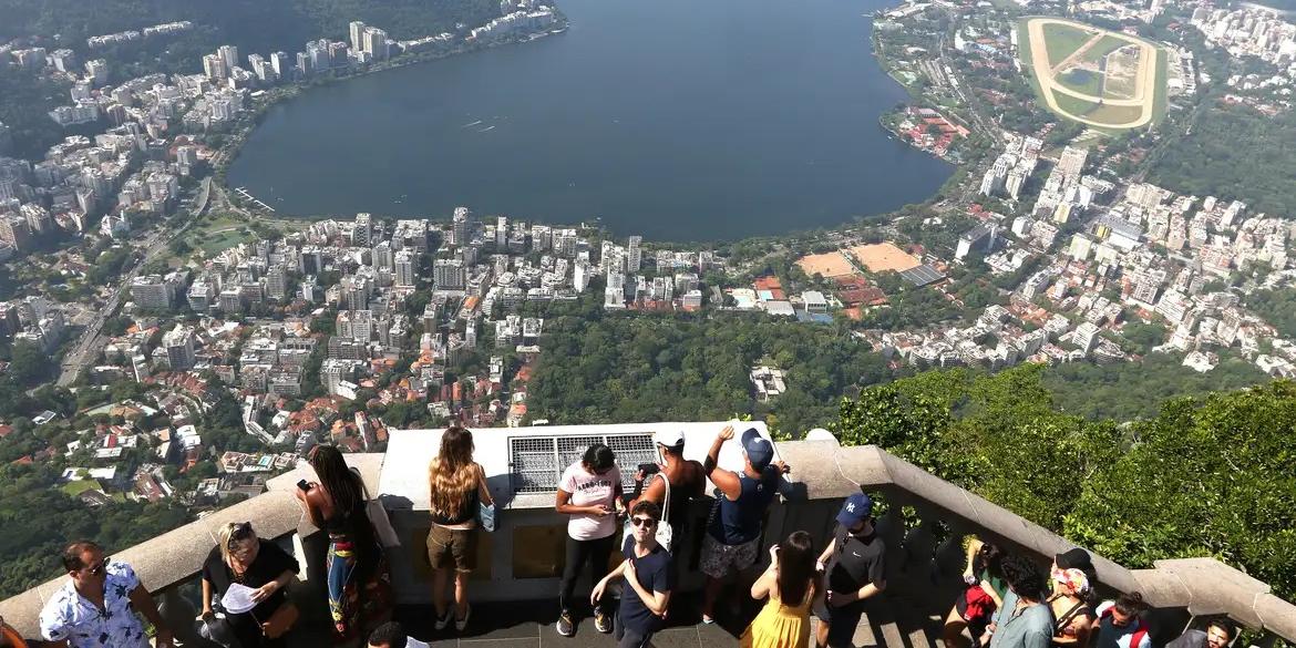 Governo do Estado tem como meta alcançar 1,8 milhão de turistas internacionais em 2025 (Tânia Rêgo/Agência Brasil)