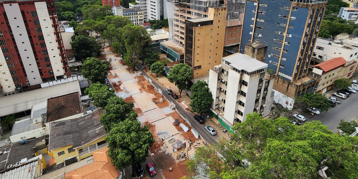 Obras na avenida foram iniciadas no ano passado (Maurício Vieira)