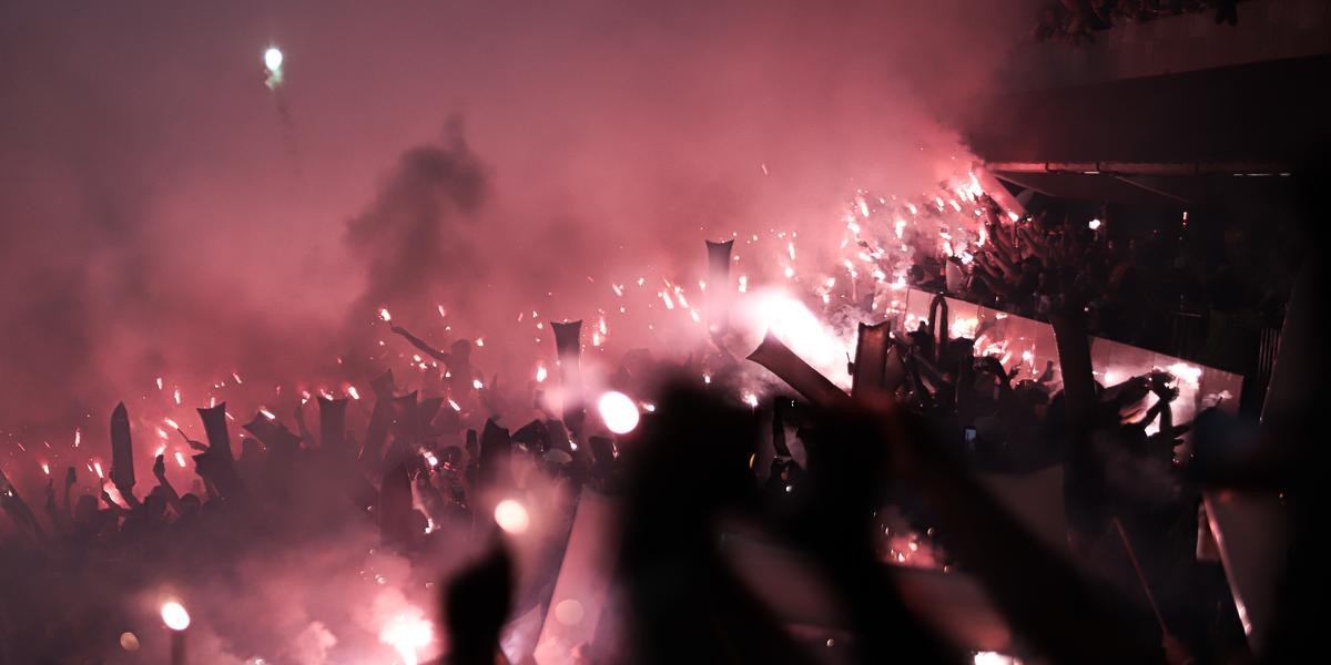 Sinalizadores em jogo do Atlético contra o River Plate (Fotos: Pedro Click / Atlético)