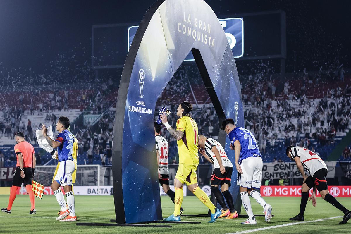 Libertad x Cruzeiro, no Defensores del Chaco, em Assunção. (Foto: Gustavo Aleixo/Cruzeiro)