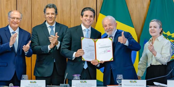 Em cerimônia no Palácio do Planalto, Lula destacou que o projeto é neutro (Ricardo Stuckert / PR)