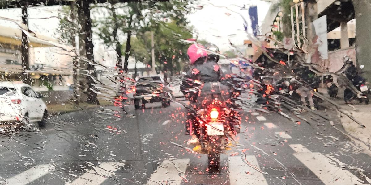 Defesa Civil havia emitido alerta sobre o risco de chuva forte em BH (Maurício Vieira)