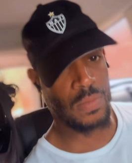 Marlon Wayans com o boné do Atlético (Reprodução: redes sociais)