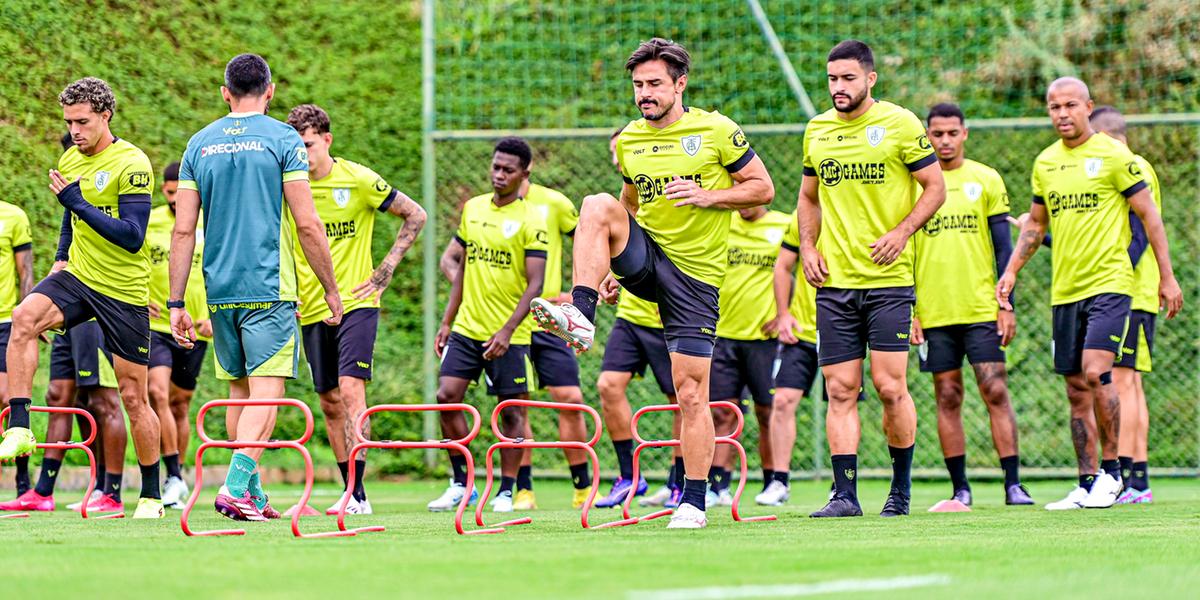 Treino realizado no CT Lanna Drumond (Foto: Mourão Panda / América)