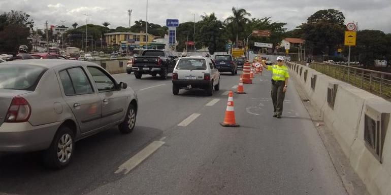 Avenida Otacílio Negrão de Lima, entre a Alameda das Latânias e a Av. Antônio Carlos (PBH/Divuglação)