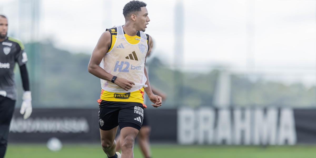 Palacios volta a treinar com os companheiros de Galo (Foto: Pedro Souza / Atlético)