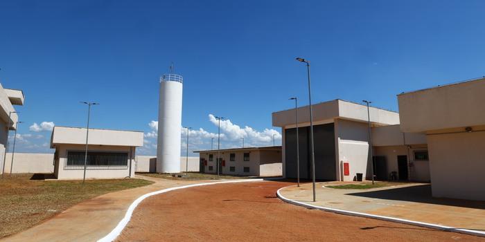 Novo presídio conta com quatro beliches em cada uma das 48 celas, além de seis celas para pessoas com deficiência (Tiago Ciccarini / Sejusp MG)