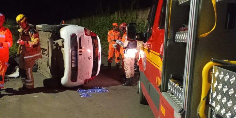 Condutor apresentava sinais aparentes de embriaguez após o acidente, segundo informou o Corpo de Bombeiros (Divulgação/ CBMMG)