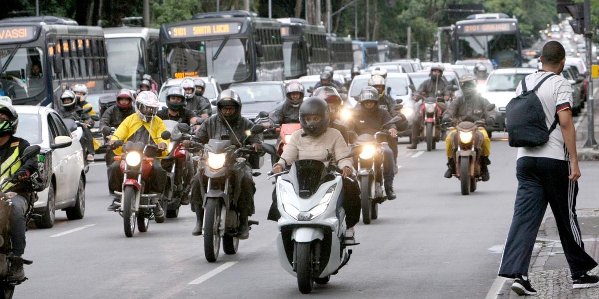 Para especialista, implantação de pistas exclusivas para motos depende da análise da dimensão das vias, o que inviabilizaria adoção na Cristiano Machado, Pedro II e Amazonas (Maurício Vieira/ Hoje em Dia)