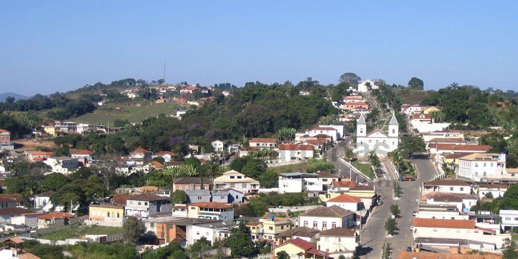 Muitos viajantes param em Lagoa Dourada para comprar rocambole (Sérgio Freitas/Descubraminas)