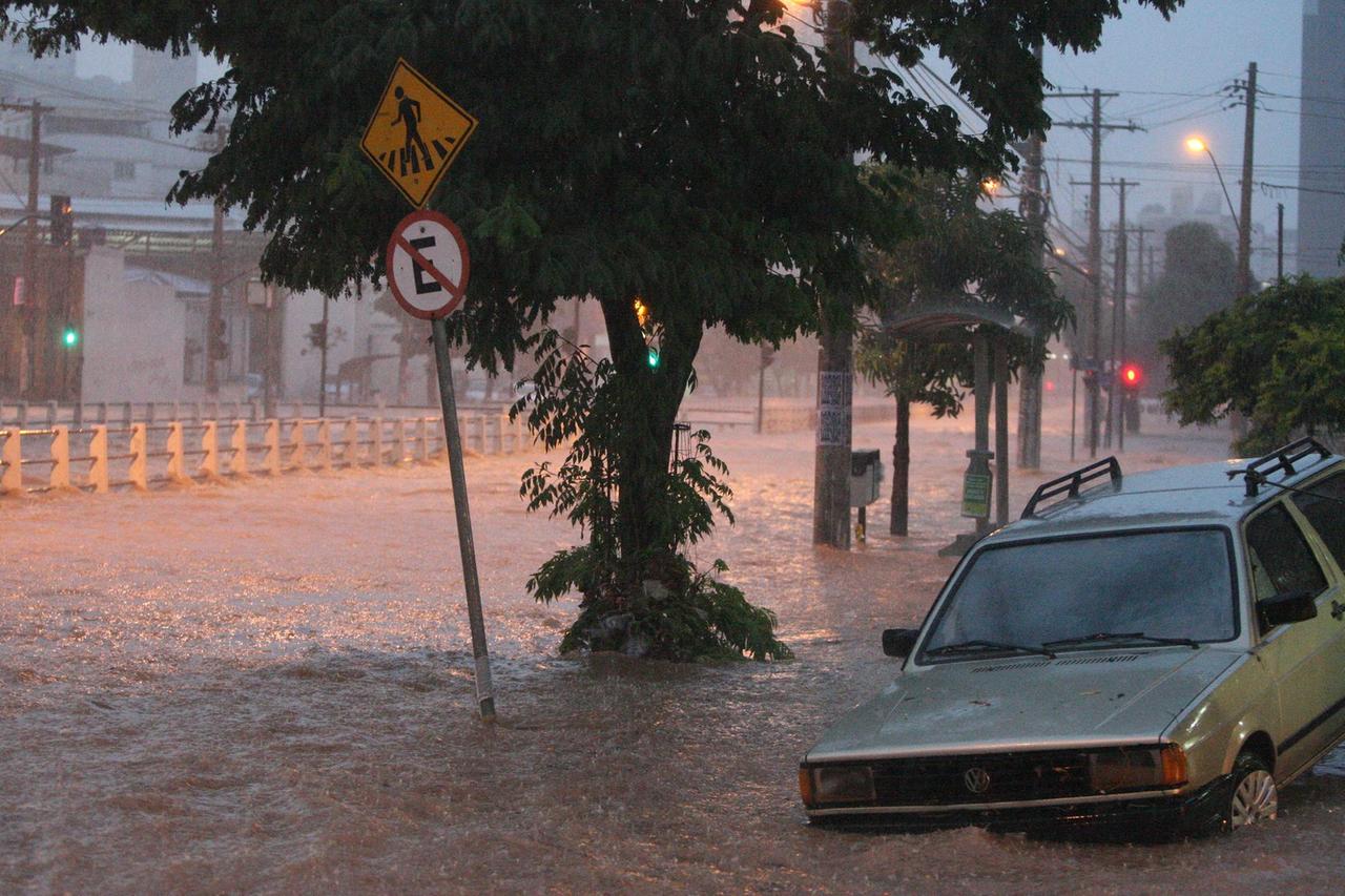 Defesa Civil Emite Novo Alerta De Forte Chuva Em Bh 