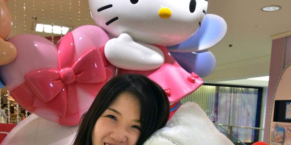 Hello Kitty festeja 40 anos desafiando personagens modernos