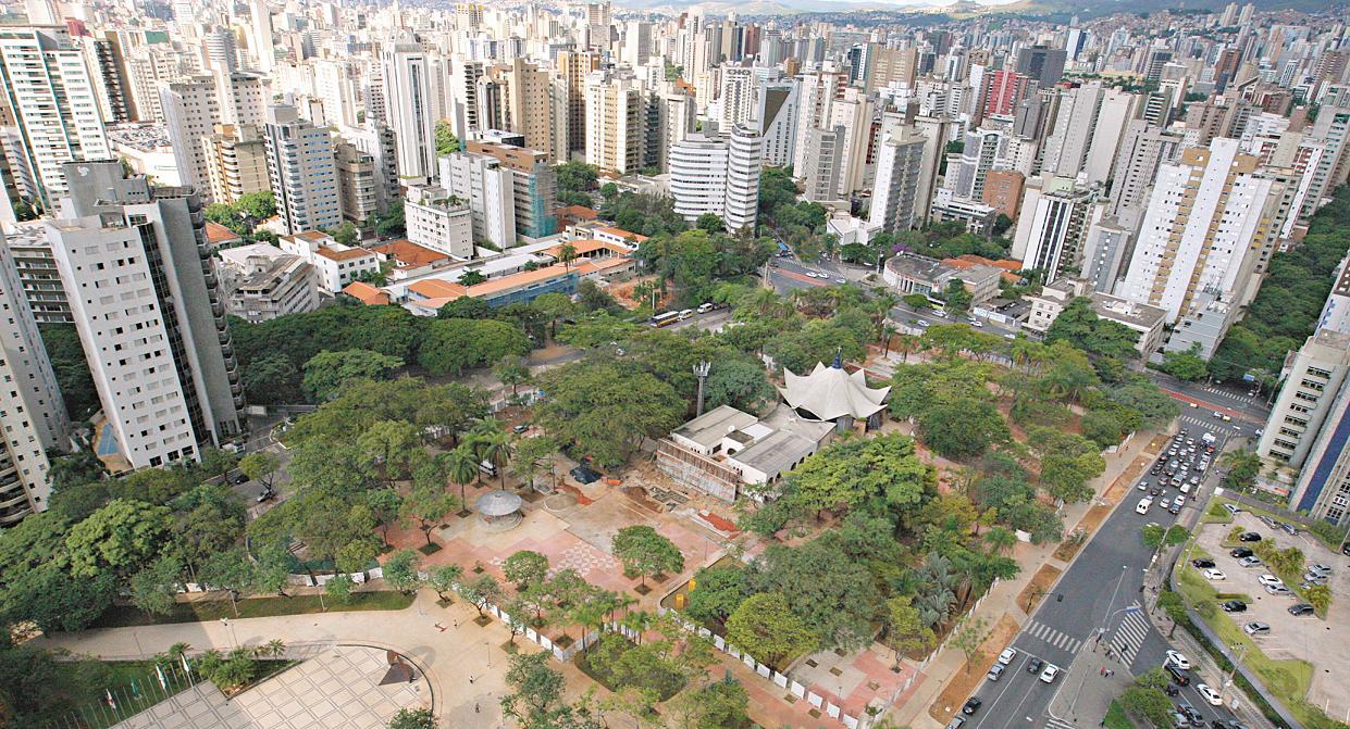 Sem máscaras e distanciamento, concurseiros participam de aulão em BH -  Gerais - Estado de Minas