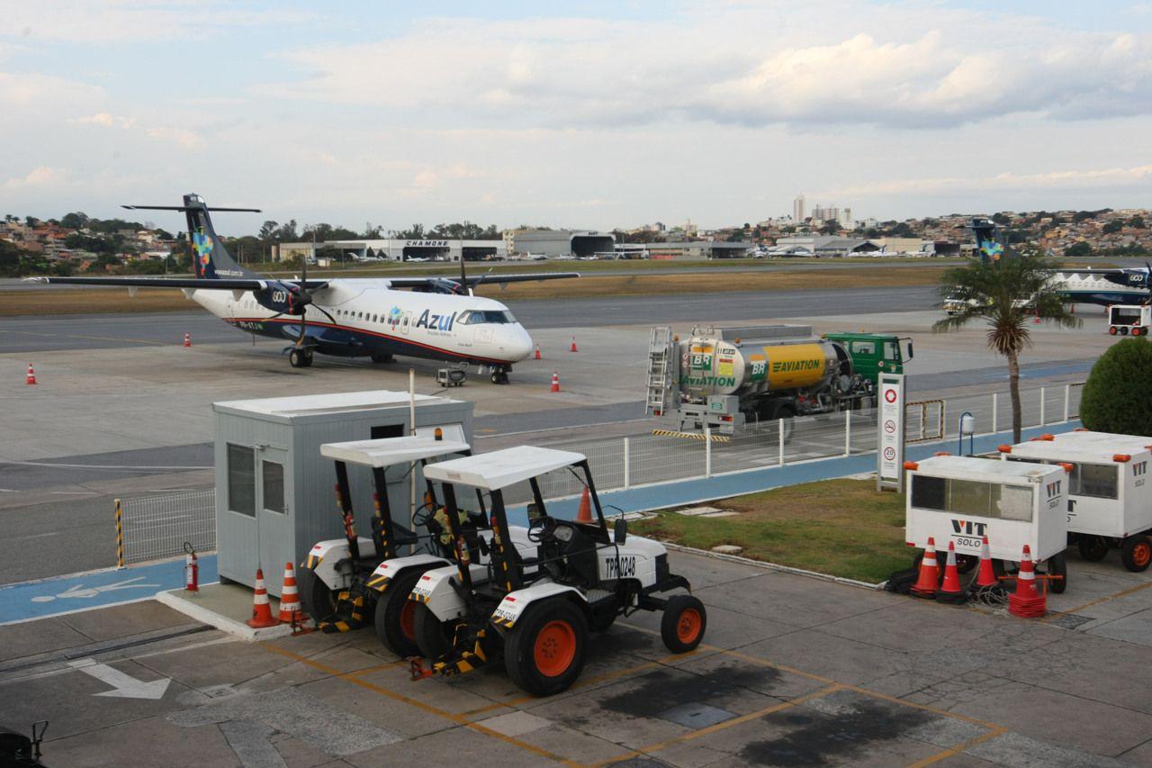 Pátio do Aeroporto da Pampulha está sem espaço para abrigar novas aeronaves  - Gerais - Estado de Minas