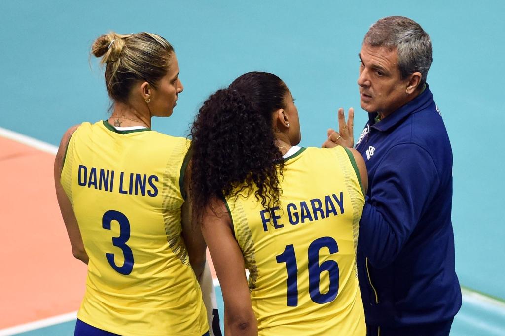 Vôlei feminino: Após susto, Brasil consegue virada e bate a República  Dominicana