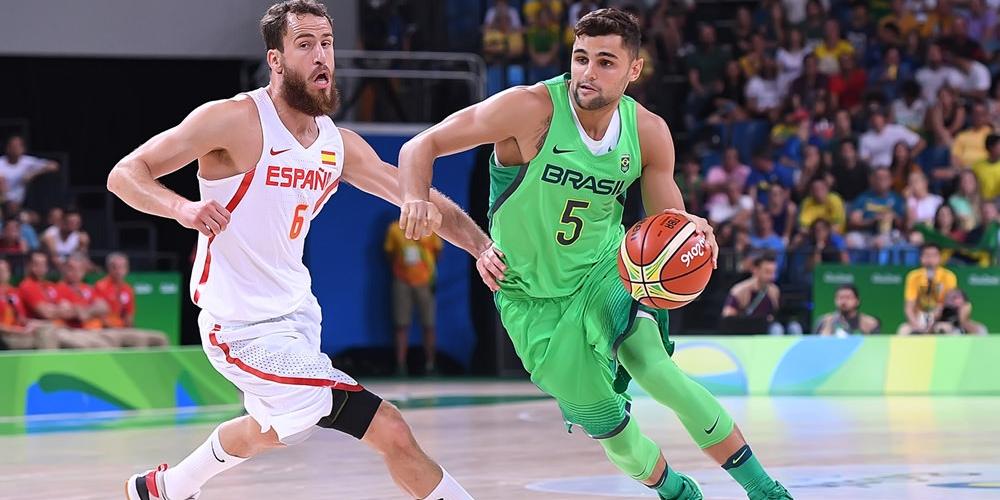 Nos últimos segundos, Brasil vence Espanha por 66 a 65 no basquete  masculino