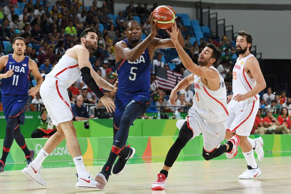 Canadá vence Estados Unidos e fatura primeira medalha no Mundial de Basquete